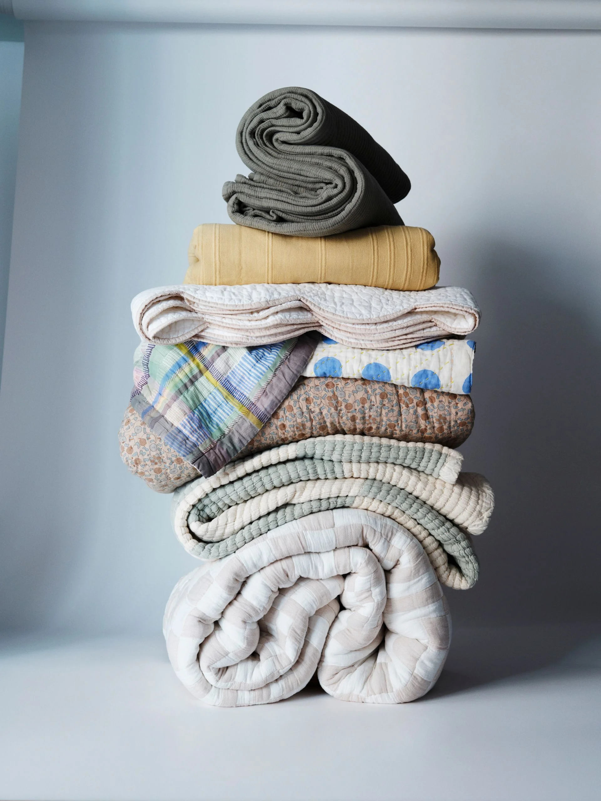 Top 8 Quilts and Coverlets for a Cozy Nights in Your Home