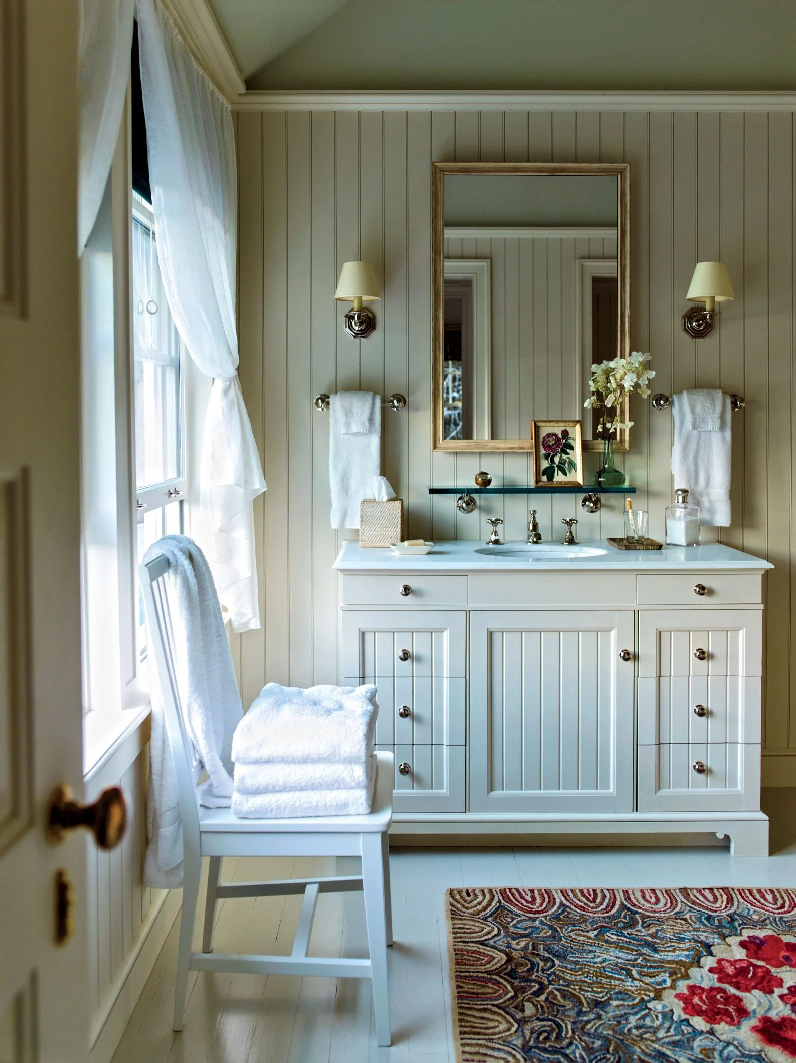 Stylish Bathroom Chairs That Elevate Utility in Your Home