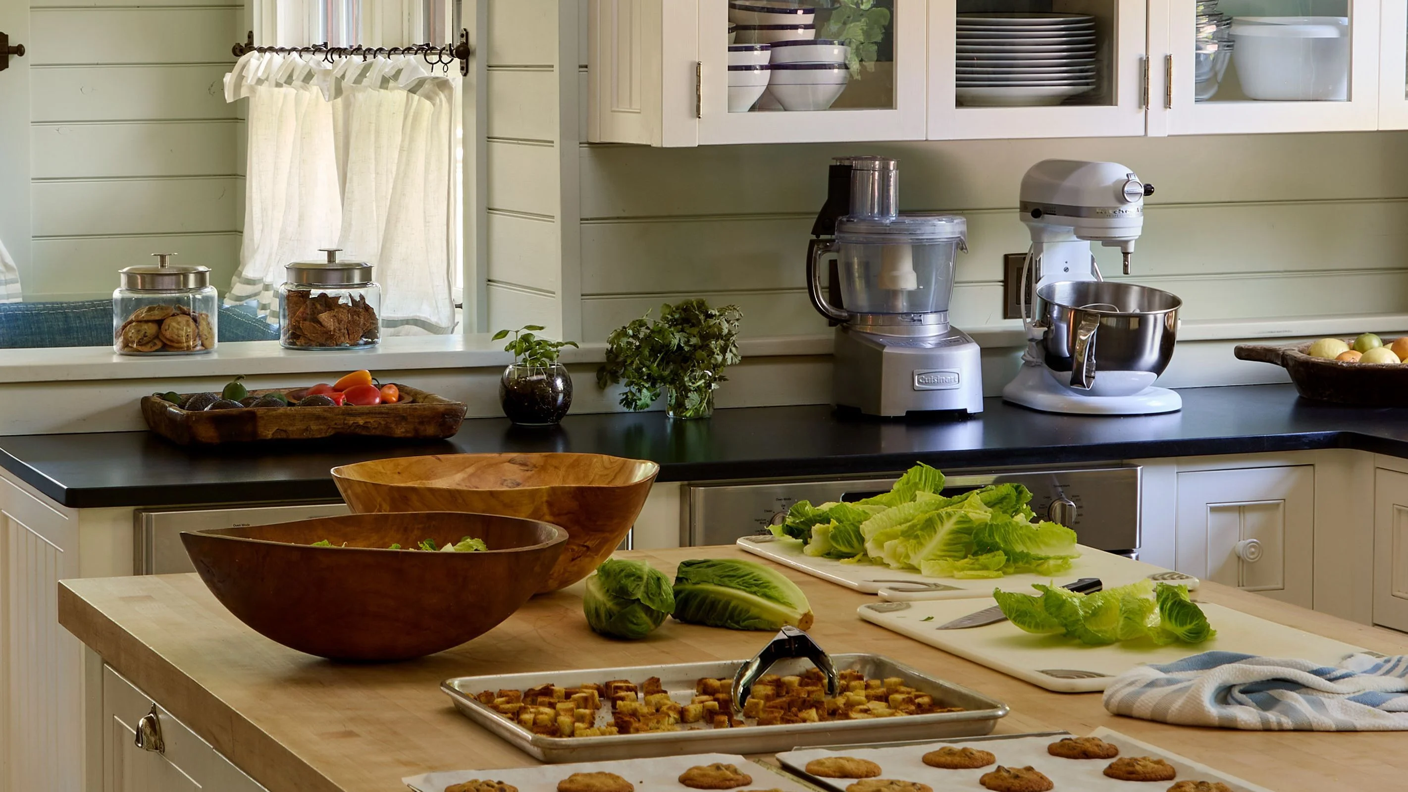 Top Salad Tongs and Servers to Elevate Your Hosting Experience in the Property Market