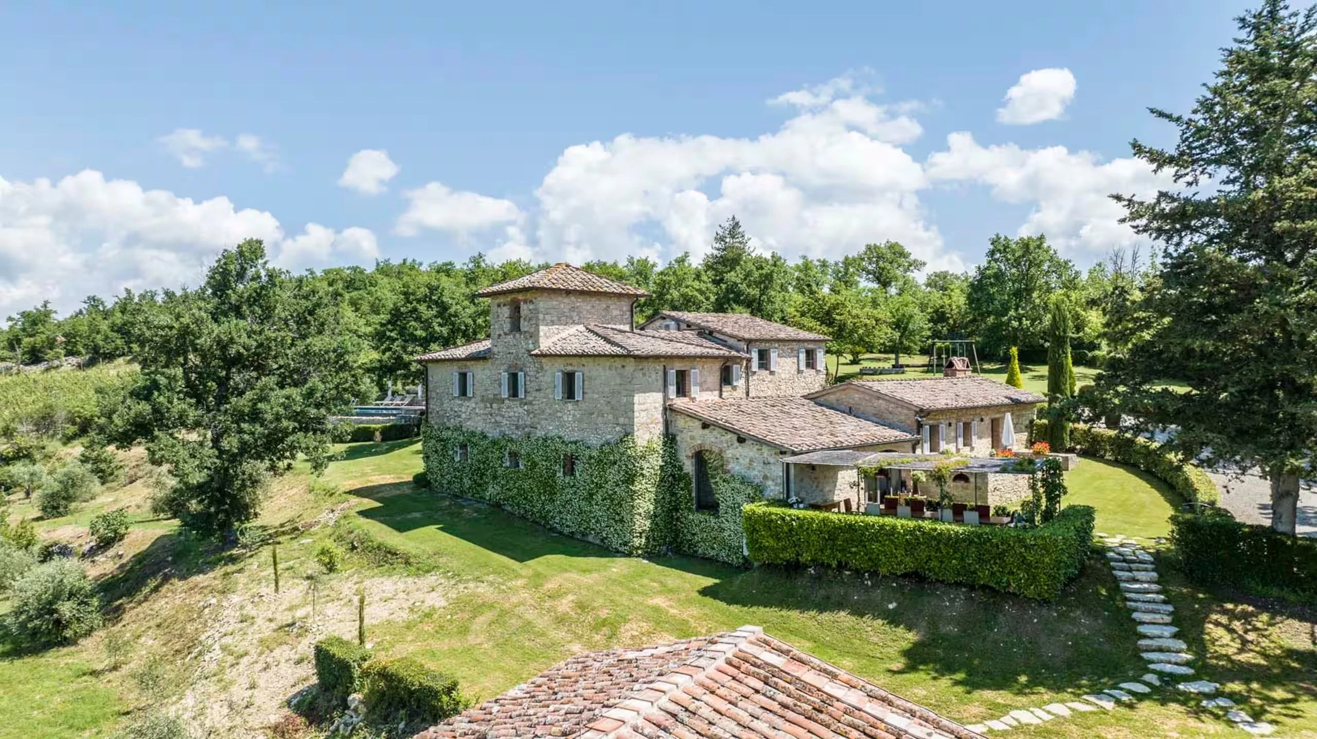 A Tuscan Villa Airbnb Celebrating Classic Italian Design, Reviewed (2026)
