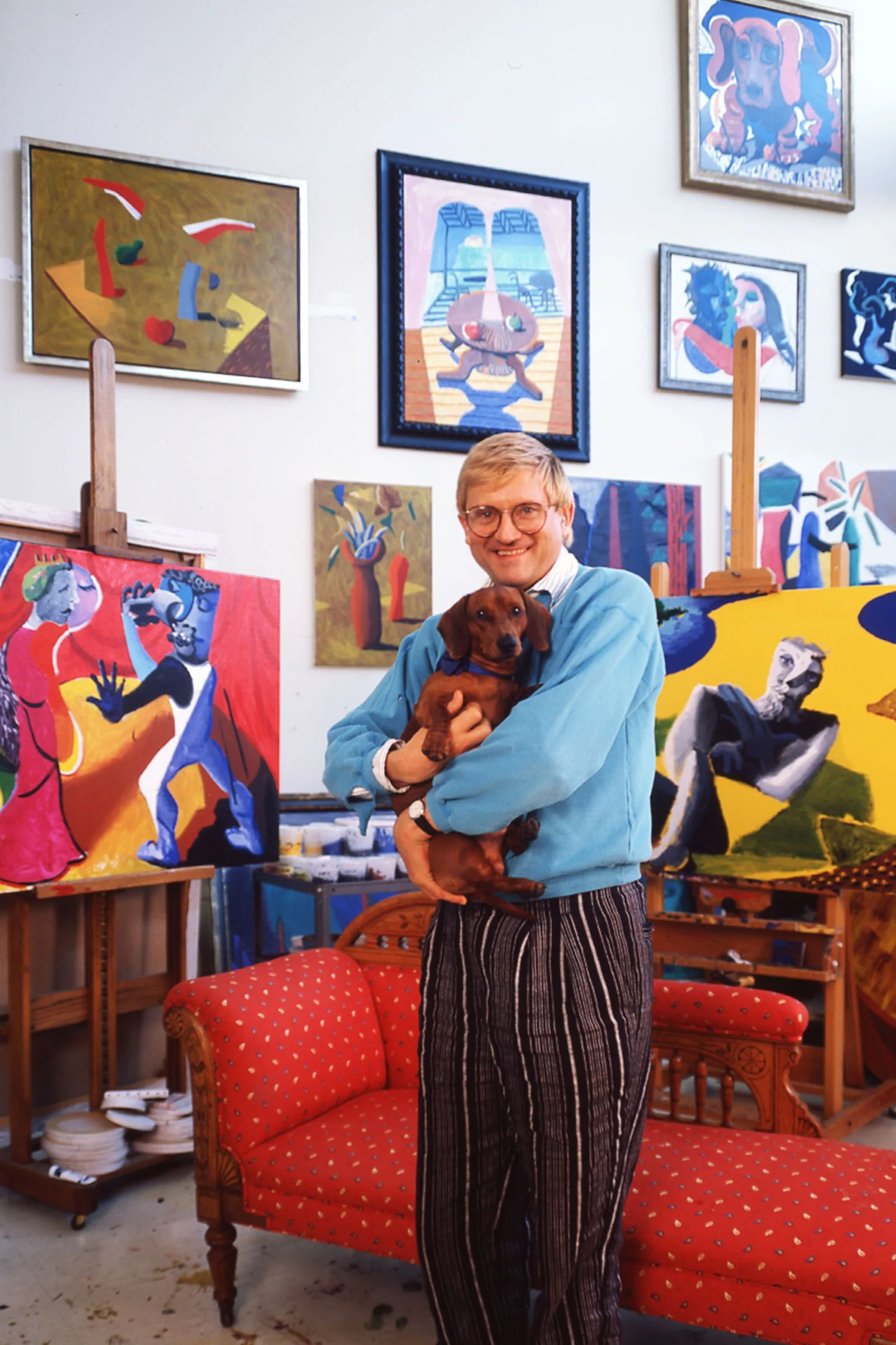 David Hockney chez lui avec son teckel